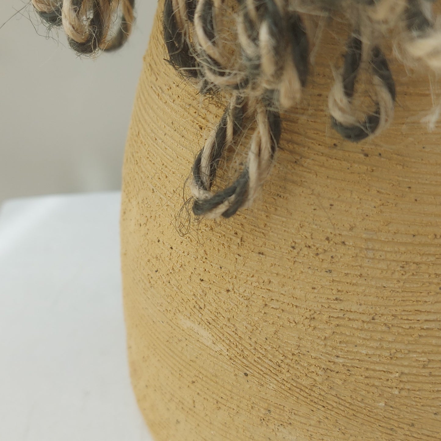 Vase black-beige rope